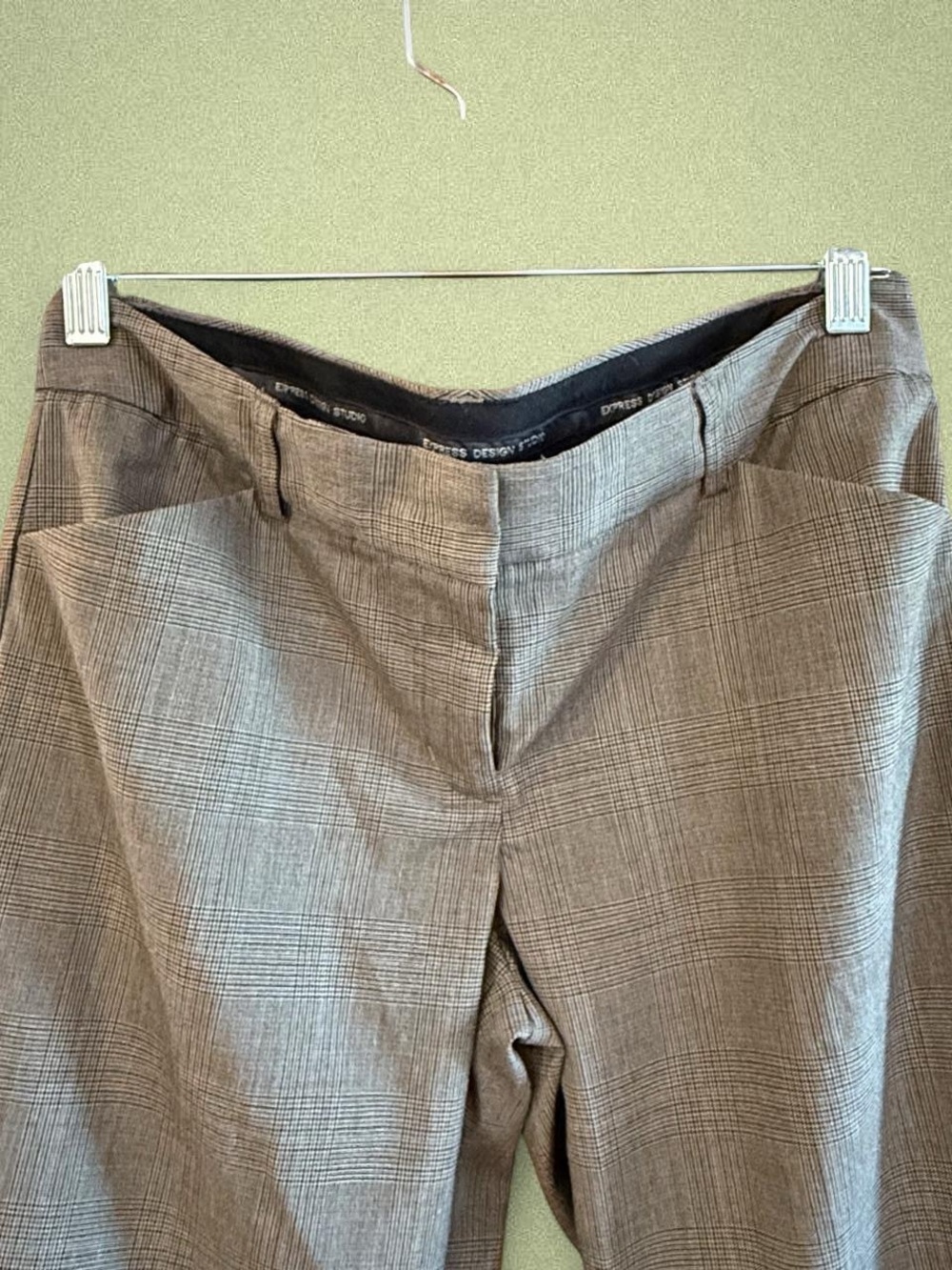 Gray houndstooth plaid “editor” trousers